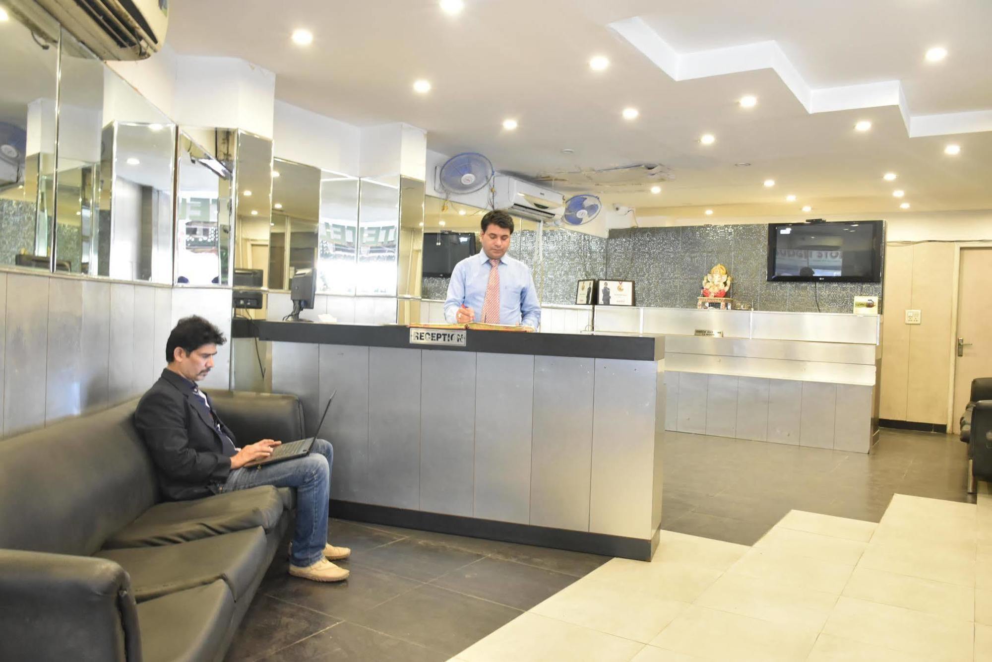 Airport Hotel Port View New Delhi Buitenkant foto