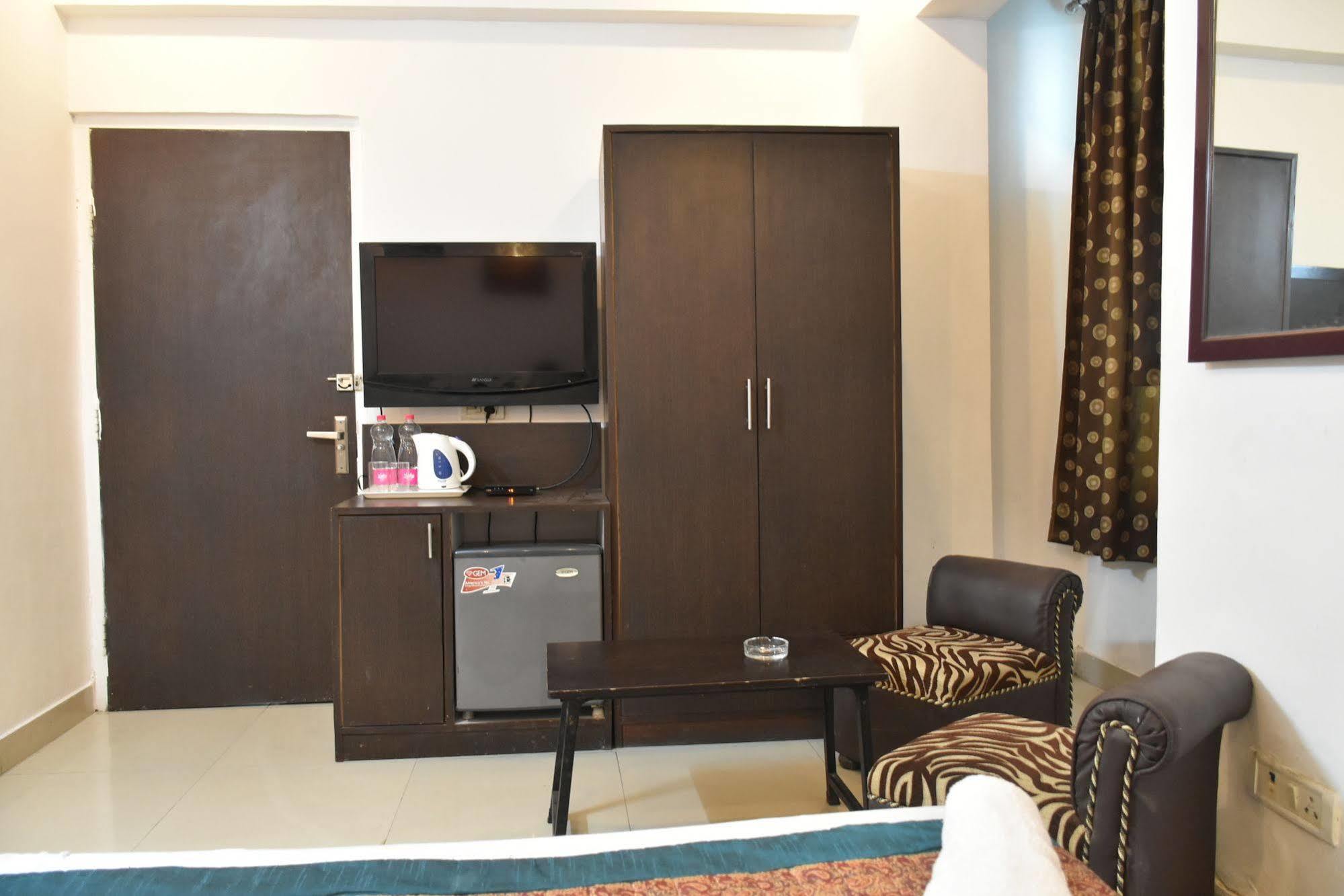 Airport Hotel Port View New Delhi Buitenkant foto