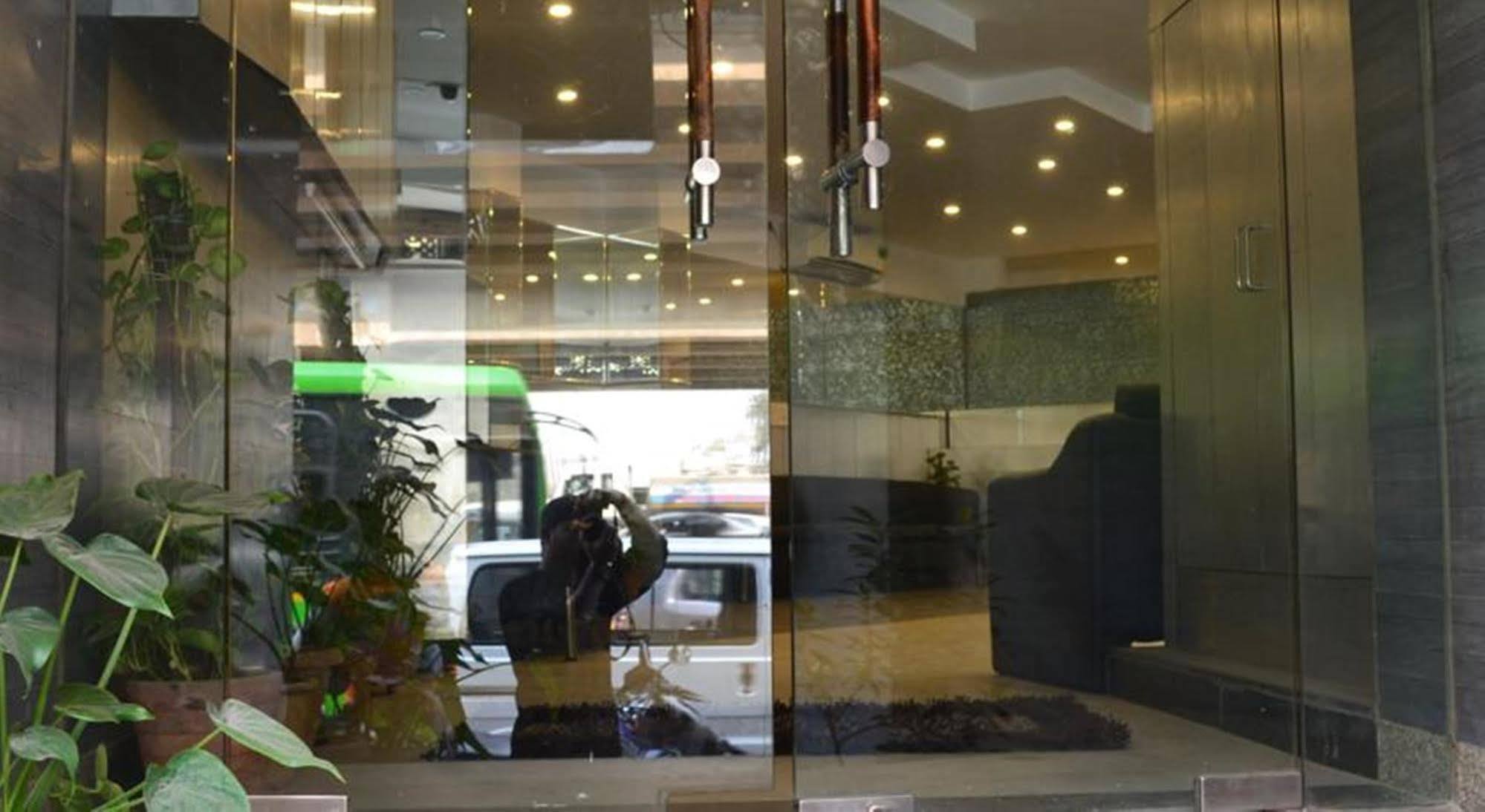 Airport Hotel Port View New Delhi Buitenkant foto